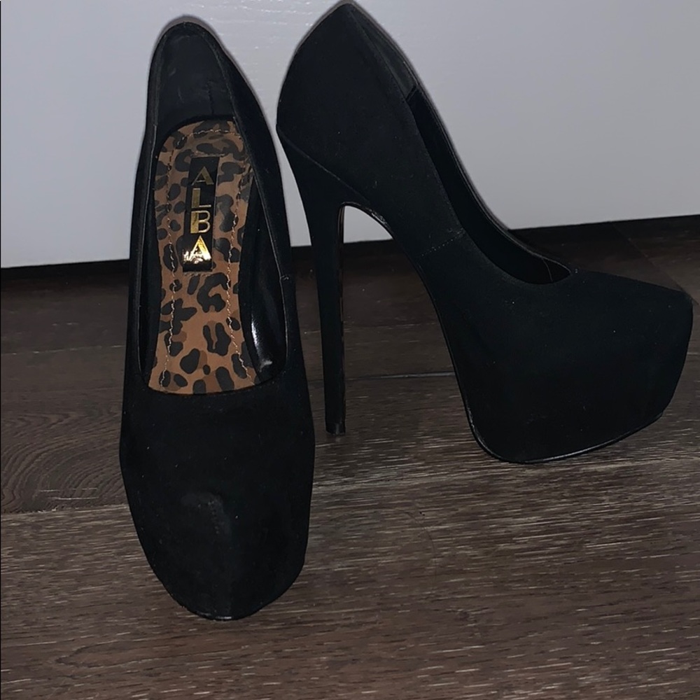 Black high heel pumps